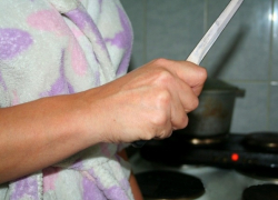 В Камышине гражданская жена в ссоре чуть не зарезала мужа