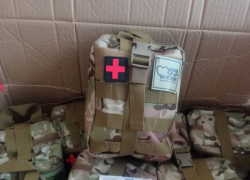 В сельских администрациях Камышинского района напаковали бойцам на передовую печек, антидроновых одеял, сала, меда и закруток