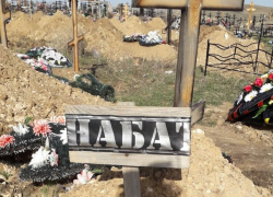 В Камышине "кандидатов в покойники просят поторопиться": горожане  показали разрытый про запас квартал муниципального кладбища, где нельзя пройти к захоронениям