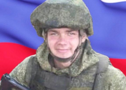 В Триумфальном зале в Волгограде родным камышан Никиты Буравикова и Виталия Лысенко передали ордена Мужества, которыми рядовые награждены посмертно
