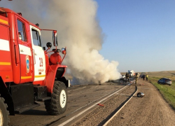 Под Камышином, где сегодня разбились три машины, проехать можно пока только по одной полосе