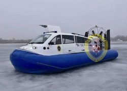 На Камышинке у здания городской администрации мужчина ушел под лед