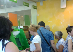 В Волгоградской области девицу попросили помочь новичку с мобильным приложением, она не "растерялась" и списала со счета "ученика" 400 тысяч