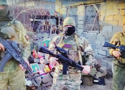 Бойцы из зоны СВО прислали видеоблагодарности ребятам двух камышинских школ за тепло сердец и матрешек (ВИДЕО)