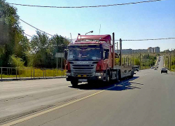 На дороге Камышин - Петров Вал две машины ударились друг в друга и разлетелись по кюветам