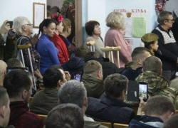 В камышинском колледже будущие кулинары напекли пирогов раненым и принесли в военный госпиталь - к концерту