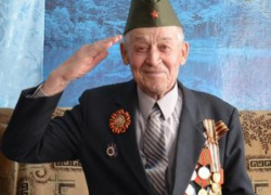 Солдата Победы из Камышинского района приехал поздравить с 95-летием глава района Алексей Самсонов