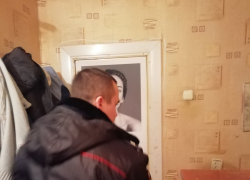 Соседей в камышинской пятиэтажке шокировала кровавая рана в 8 сантиметров на голове избитого мужчины - след от удара табуретом