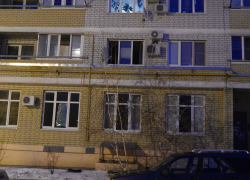 В Камышине в 5 микрорайон съехались пожарные и "скорая" из-за того, что мужчина заперся в квартире и открыл все газовые конфорки