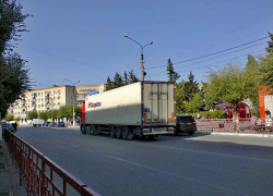 Если по дорогам Камышина пускать фуры, то асфальта мы никогда не наукладываемся! - камышанин