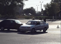 В Камышине утро началось с аварии, в которую попала машина автошколы