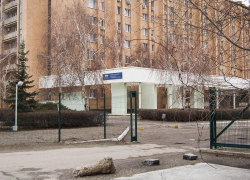 Сколько еще плиты и камни будут валяться у входа в "гостиницу номер один" Камышина?