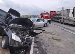 Пять человек за одни сутки погибли в ДТП в Волгоградской области: по непостижимой случайности это произошло в День семьи, любви и верности 