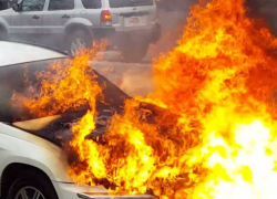 Мачо поджег автомобиль соседки, не поделив с ней парковочное место