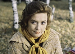 Врачи почти час боролись за жизнь Веры Алентовой: названа причина смерти звезды  фильма «Москва слезам не верит» 