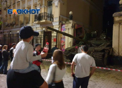 Как отряды ЧВК «Вагнер» покидали позиции у штаба ЮВО в Ростове-на-Дону (ВИДЕО)