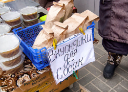 "Вкусняшки" для людей в Камышине продают вперемешку с "вкусняшками" для собак, фууу, - камышанка
