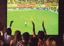В Камышине коммерческие фирмы специально закупили большие мониторы, чтобы коллективно смотреть трансляции с ЧМ по футболу