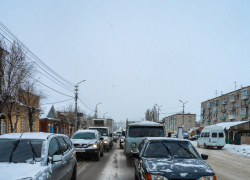 За 90 рублей перевалила стоимость литра бензина в Волгоградской области