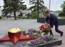 В Камышине во время празднования 9 мая в рамках ограничительных мер в контроле за порядком принимал участие и кавалерийский взвод полиции