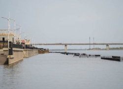 Упавшую с волгоградского моста 17-летнюю девушку спасают в реанимации, - "Блокнот Волгограда"