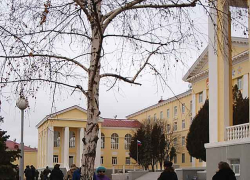 21-летний пьяный десантник из Камышина стал душить полицейского прямо в здании Межмуниципального Отдела МВД