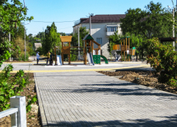 В Камышине в центре новой комфортной зоны на улице Молодежной создают детский городок