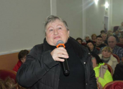 Петроввальцы первым делом спросили главу Камышинского района о питьевой воде