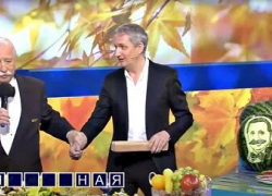 Камышин отметился в передаче "Поле чудес" на "Первом канале" портретом Леонида Якубовича на арбузе