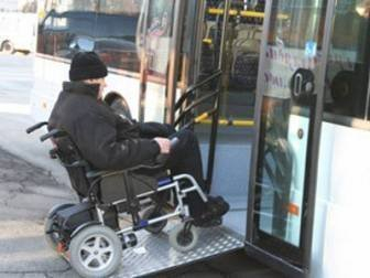 В Камышине остановки оказались не приспособленными под автобусы для инвалидов