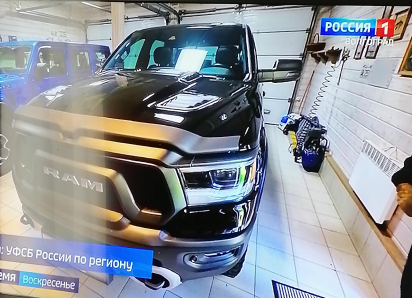 ЦТ показало гаражи с брендовыми автомобилями задержанных по уголовному делу КПК «Честь» в Камышине
