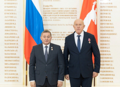 Председателя Камышинской городской думы Владимира Пономарева губернатор наградил медалью ордена, за какие конкретно заслуги - пока не уточняется