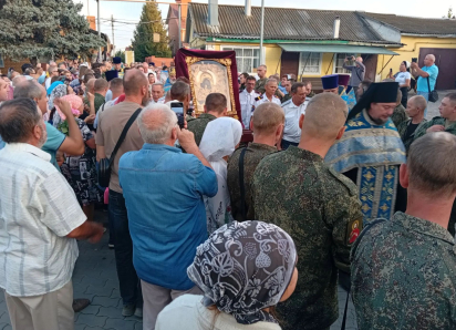 В Камышине 23 сентября верующие встретили Донскую икону Божьей матери, почитаемую как защитницу Отечества