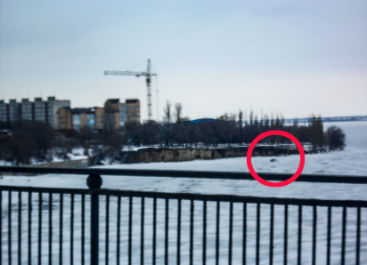 Несмотря на потепление камышане рискованно пересекают Камышинку  по льду на автомобилях