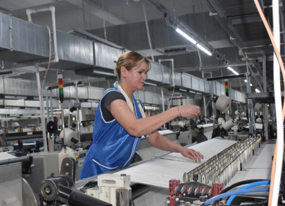 Ткачиха  ООО «Камышинский Текстиль» Вера Гайдар:  «Гоняю» 20 станков и очень довольна работой!» 