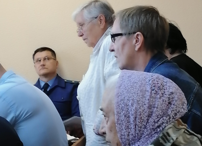 В Камышине суд в громком «деле Норова» сегодня серьезно продвинулся с допросом пайщиков, у судьи Ирины Поповой был хороший контакт с залом 