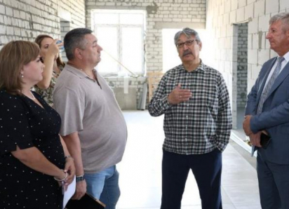 Заместитель губернатора Александр Дорждеев хочет контролировать стройку новой поликлиники в Камышине каждый день - и не реже!