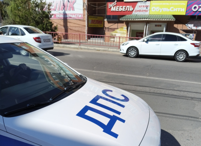 В Камышине в затормозившей  маршрутной «Газели» среди бела дня упала пассажирка