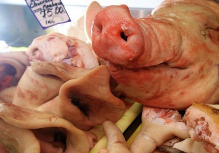 В Камышине в очередной раз  наказали торгующих свиным мясом без документов