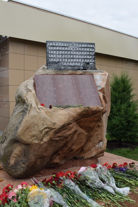 В Камышине открыли мемориальный камень в честь героических десантников 6-й роты Псковской дивизии