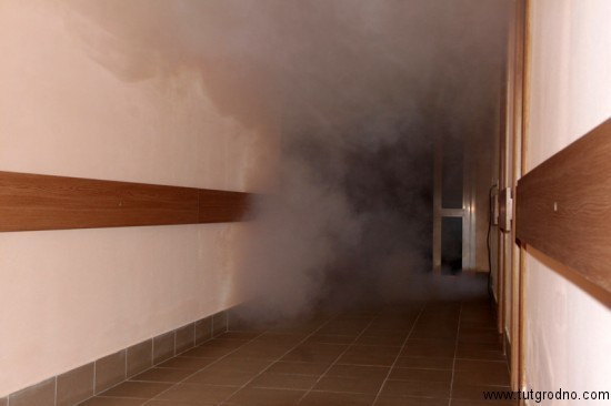 Дым в коридоре камышинской школы родил слухи о выпрыгивании детей в окна