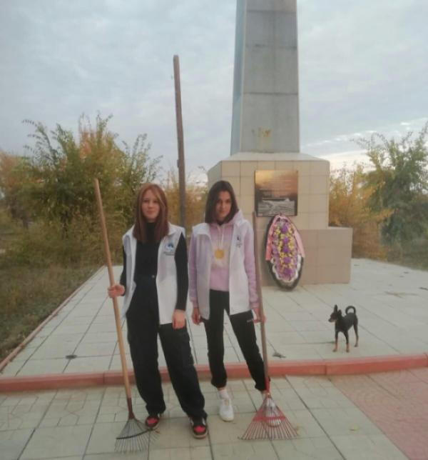 В селе Лебяжье Камышинского района волонтёры Победы провели акцию «Дорога к обелиску»