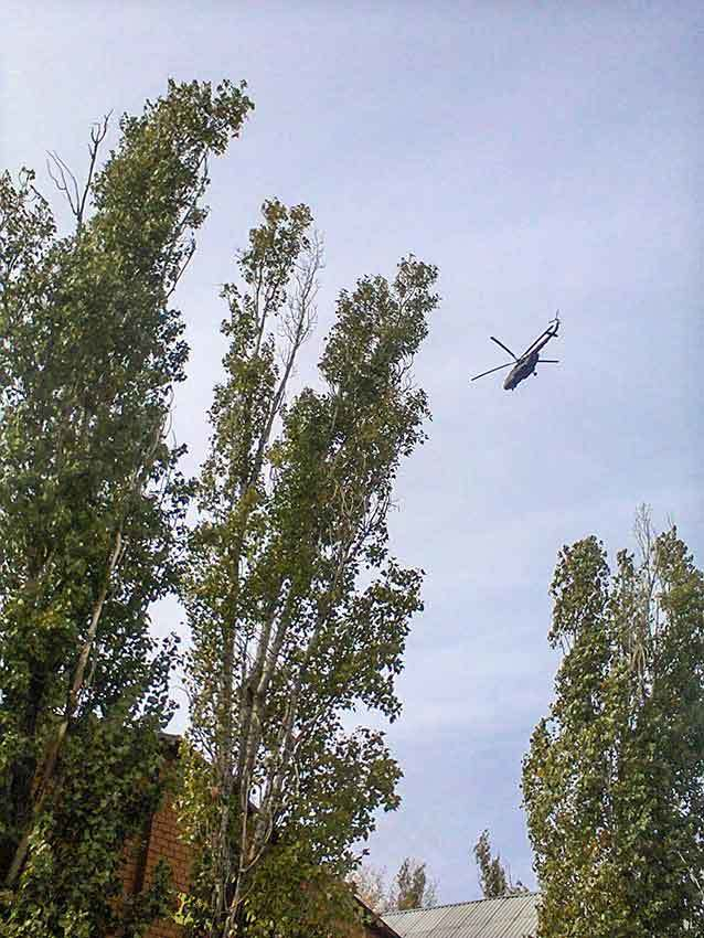 Камышан удивил вертолет, кружившийся совсем низко в районе дороги на Южный городок