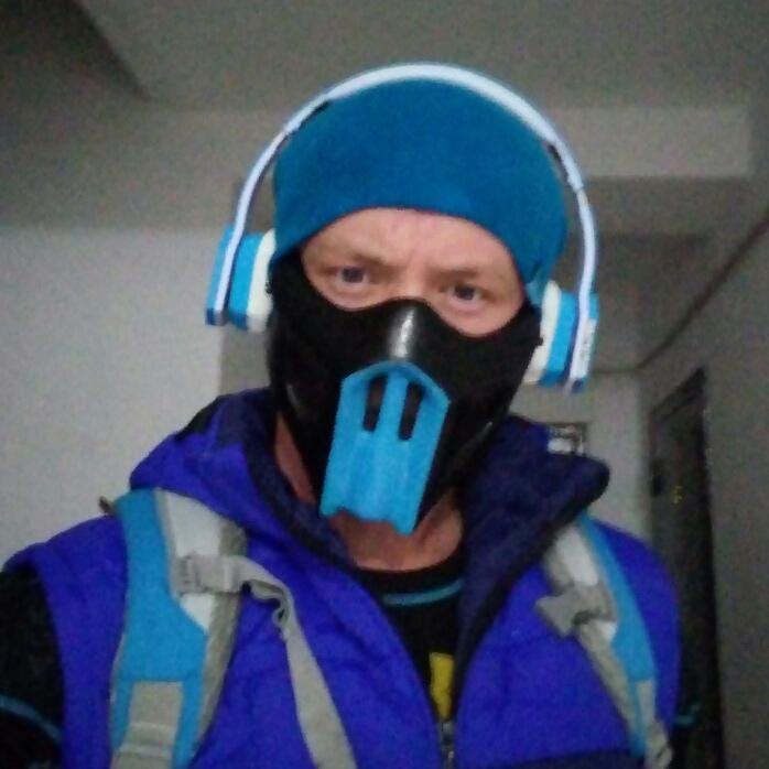 Камышанин Александр Ивлев пробегает 13 километров в день со спецнагрузками