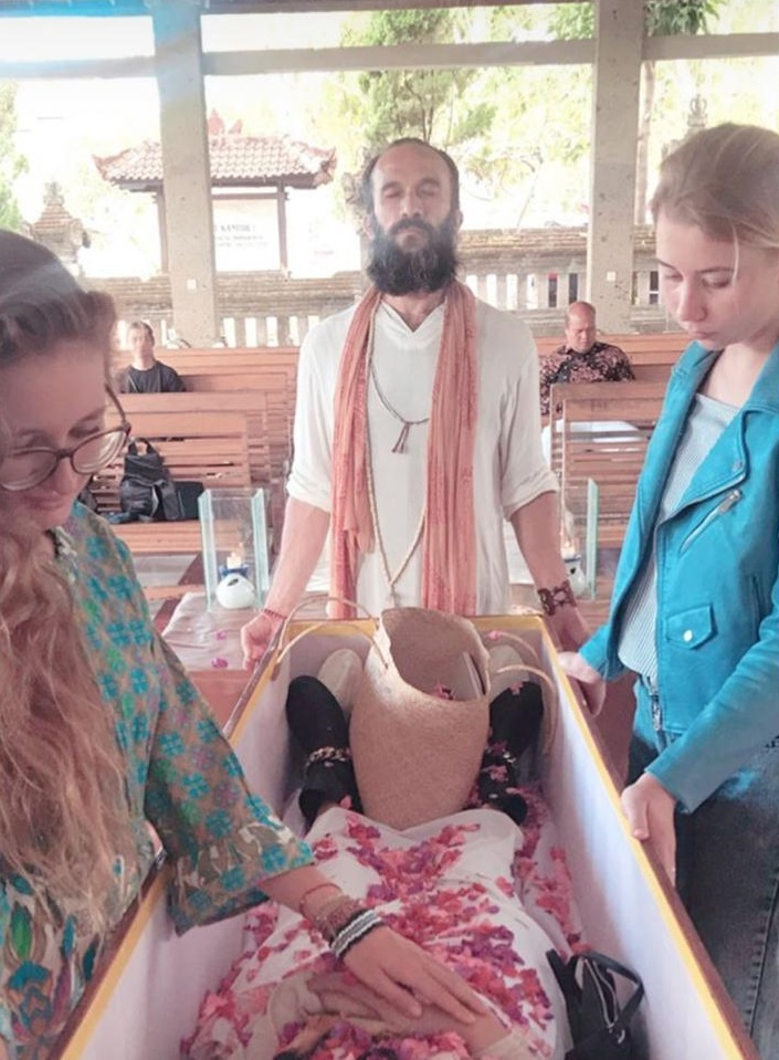 На Бали попрощались с девушкой, которой жители Волгоградской области собирали деньги на лечение, прах ее развеют завтра