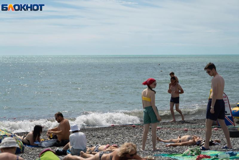 «Лето, солнце, море, ад!»: что приходится пережить туристам на «распиаренных» пляжах Краснодарского края