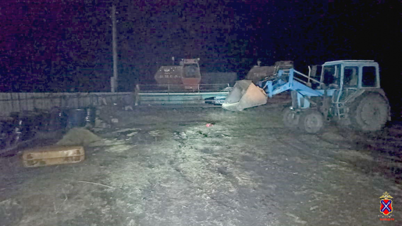 Странная «хулиганка» из Фроловского района пыталась поджечь трактор, но вспыхнула сама