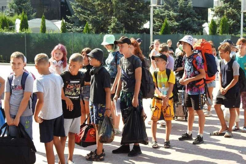Администрация Камышина 9 августа завезла четвертую смену в детский оздоровительный лагерь «Солнечный»