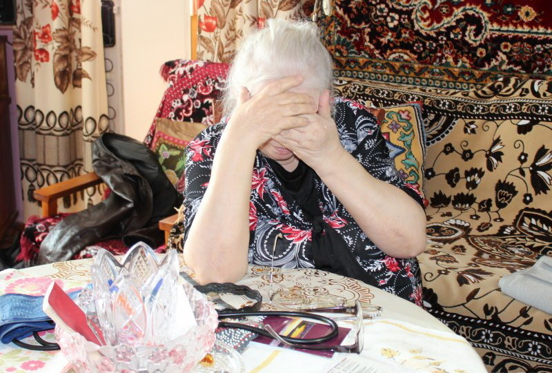 Обманутая негодяями камышинская пенсионерка, как заправская авантюристка, вышла ночью на контакт с курьером