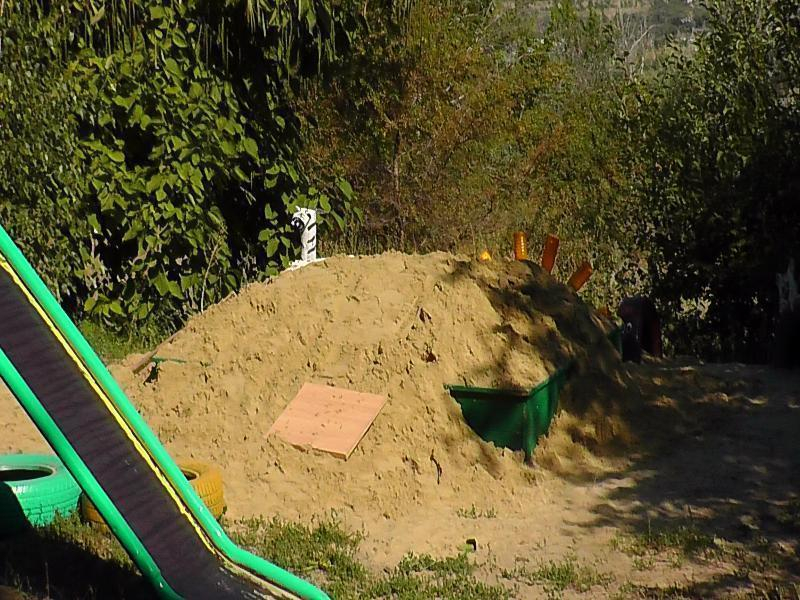 «Блокнот Камышин» помог привезти песок на новую детскую площадку